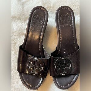 Tory Burch platform brown patten leather sandal. 3” platform, size 6.5